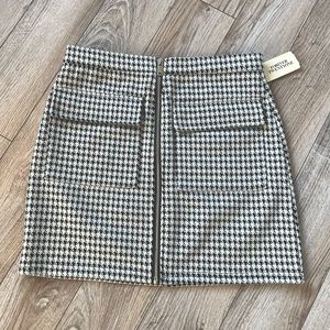 Forever 21 Patterned Zip-Up Skirt, Size Small, Black and White Houndstooth